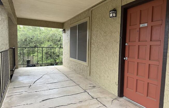 1 bed, 1 bath, 700 sqft, $1,024, Unit LAW9-303