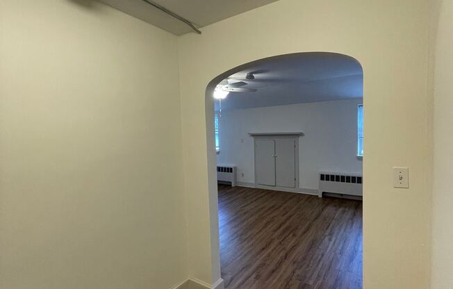 1 bed, 1 bath, $1,900, Unit 11