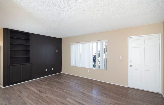 Charming 2 Br w/ Parking and Patio in Pacific Beach!
