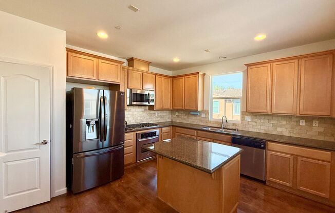 $4,250 / Stunning 3BR/2BA Family Home in Fremont