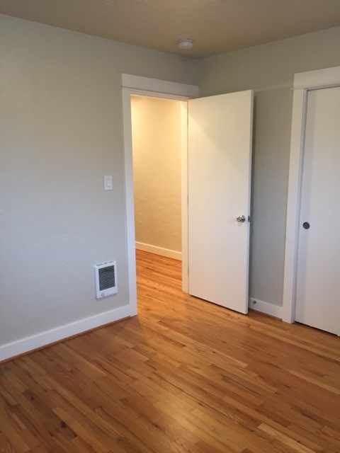 2 beds, 1 bath, 850 sqft, $1,975