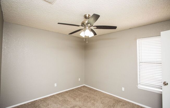 1 bed, 1 bath, 520 sqft, $650, Unit 32