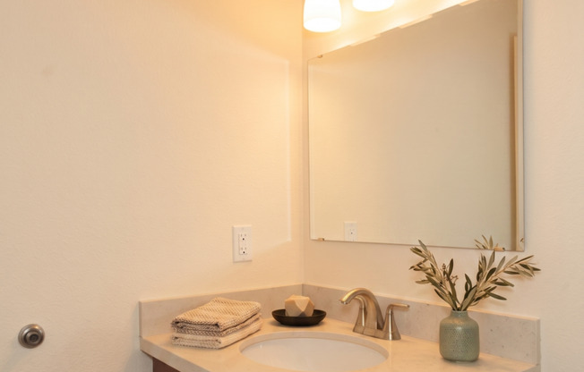 2 beds, 2 baths, 930 sqft, $2,976, Unit 307