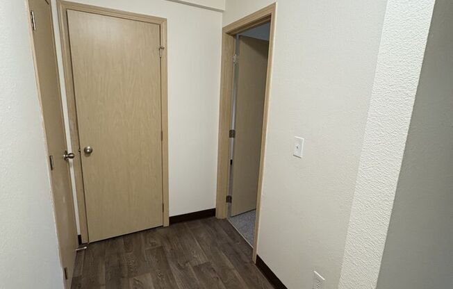 2 beds, 1 bath, 650 sqft, $1,275, Unit 1505-23