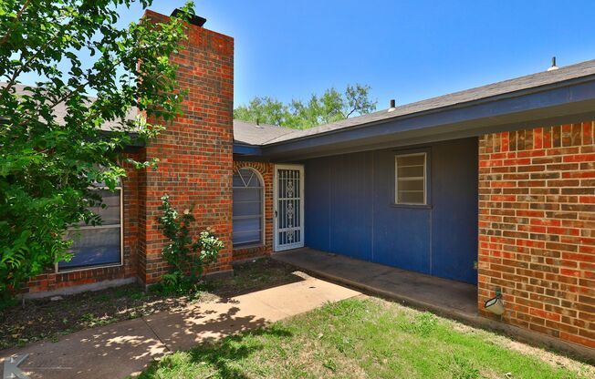 3/2/2 DUPLEX near ACU!