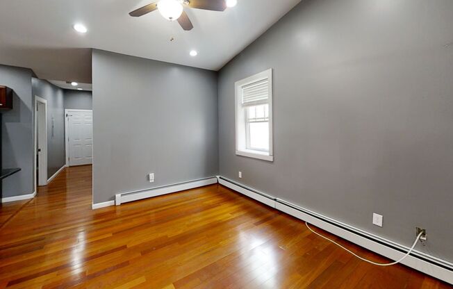 Newly Renovated 2,3,4 Bedroom apartments. Downtown Albany Off Campus student apartments.