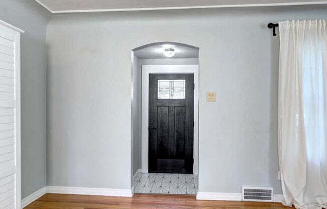 Beautiful 4 Bedroom 2 Bath Single Family Home in Englewood Available Mid July