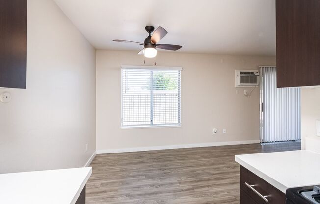 2 beds, 1 bath, 830 sqft, $1,950, Unit 16