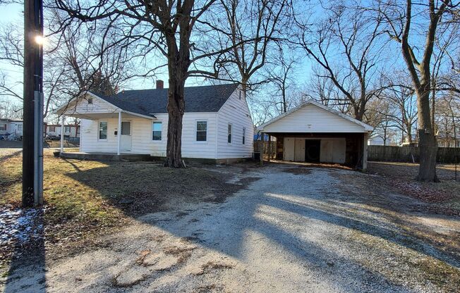 2 Bed 1 Bath 900 SQFT Home in Bolivar!