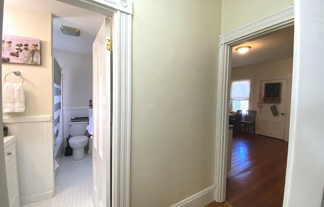 2 beds, 1 bath, $2,400, Unit 2