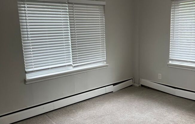 2 beds, 1 bath, 840 sqft, $1,495, Unit 201 (R)