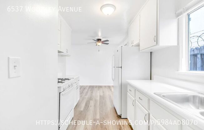 6537 WOODLEY AVE