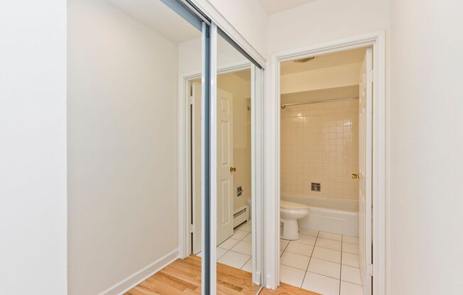 Studio, 1 bath, $1,195, Unit 204