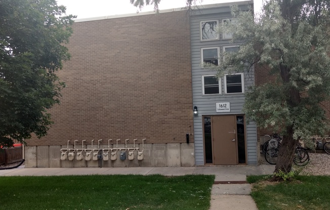QUAINT 2 Bed 1 Bath Apartment in Louisville-Available August 5th