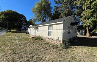 2 bed, 1 bath in great Mid Town location!