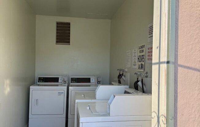 Large 2 bedroom Apartment in Clairemont