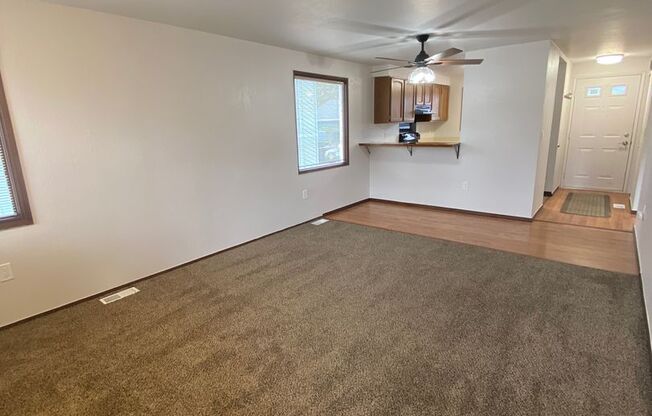 Well maintained (1) bedroom, (1) bathroom ground level unit in Independence Park!