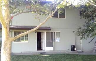 Epic Real Estate & Asso. Inc. - Bright- open floor plan - -CLOSE TO UC DAVIS- Beautiful Cozy Two bedrooms with PKG!