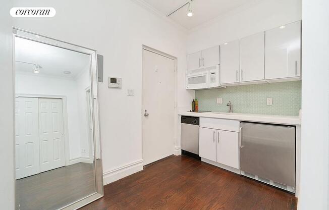 102 GREENWICH AVE