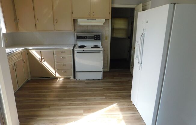 2 beds, 1 bath, $995