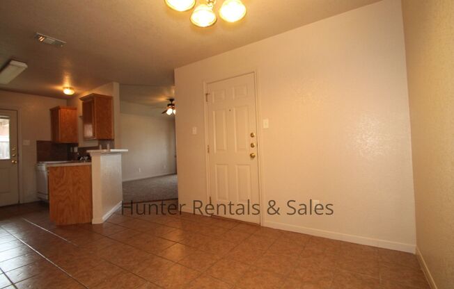 3 beds, 2 baths, $1,200, Unit Unit B