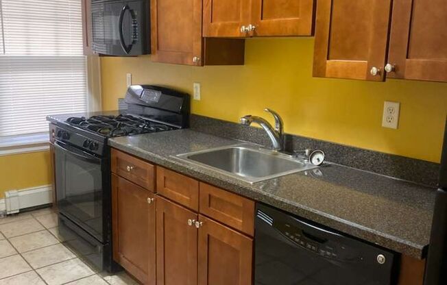 2 beds, 1 bath, 1,500 sqft, $1,850, Unit 810-202