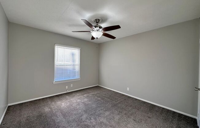 2 beds, 1 bath, 1,000 sqft, $1,368, Unit 11