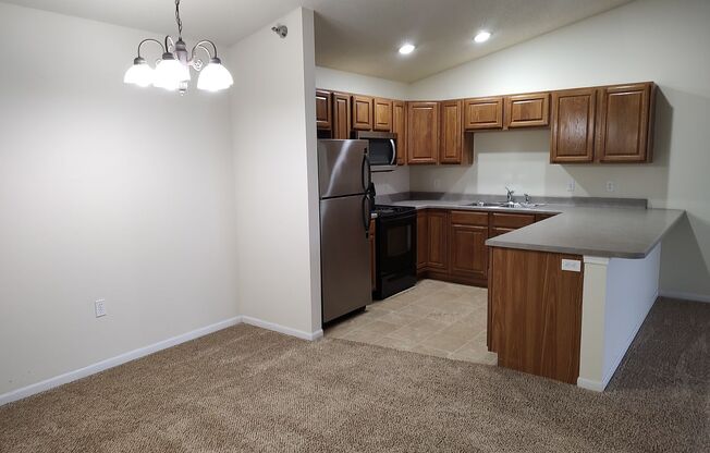 2 beds, 1 bath, $1,130