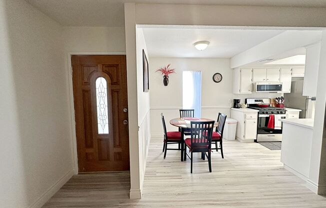 FULLY FURNISHED 2 BEDROOM CONDO WITH STRIP VIEWS