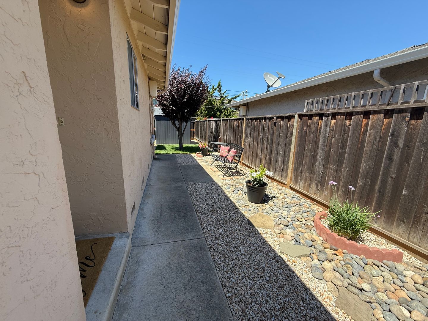 Willow Glen/Cambrian duplex - Beautifully Maintained with Spacious Backyard & Upgrades