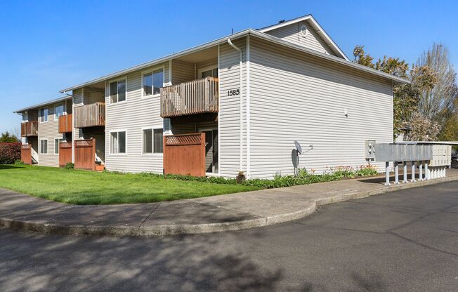 2 beds, 1 bath, 850 sqft, $1,350, Unit 1565-103