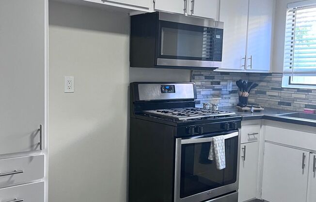 8608 Foothill Blvd (1450.28)