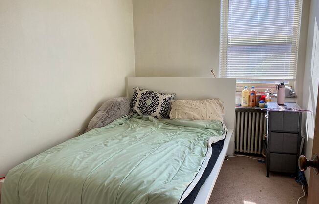 2 beds, 1 bath, 950 sqft, $1,375, Unit 5600 Fifth A313