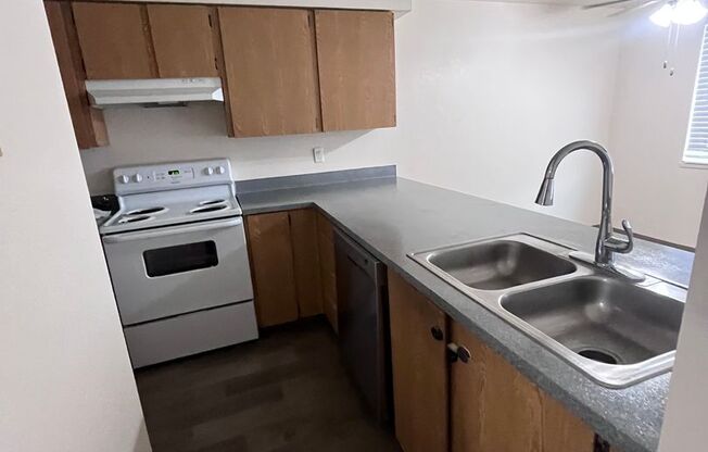 2 beds, 1 bath, 875 sqft, $1,325, Unit 127-21