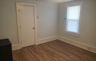 3 beds, 1 bath, $1,900, Unit Unit 3