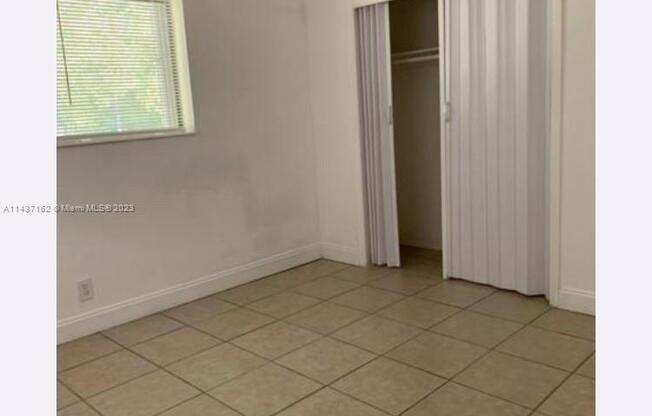 401 SW 8 ST