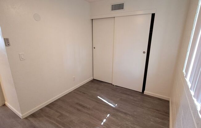 4 beds, 1.5 baths, 1,400 sqft, $2,206, Unit E01