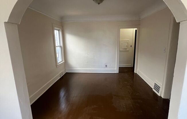 Cozy Westside Family Flat - Upper and Lower Units Available !
