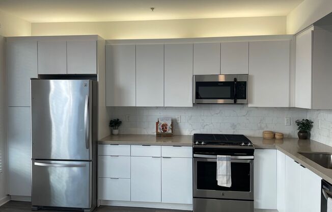 Studio, 1 bath, 611 sqft, $2,305, Unit 241