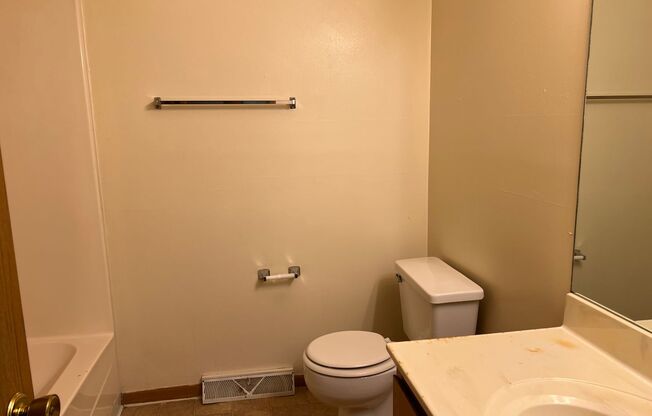 2 beds, 1.5 baths, $925, Unit #18