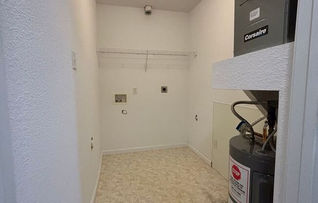 2 beds, 1.5 baths, 1,049 sqft, $1,295, Unit 220-1C ORM