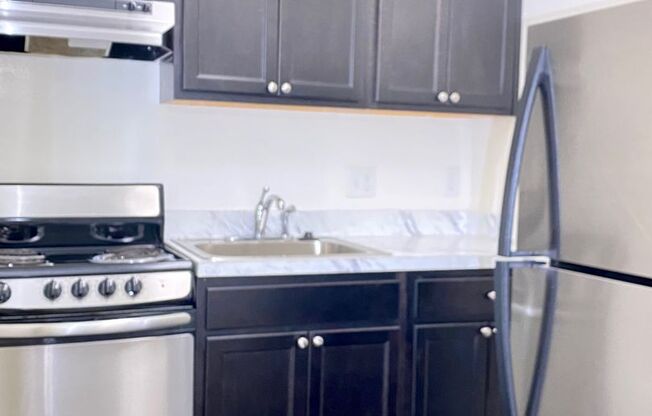 2 beds, 1 bath, $1,650, Unit 1022-4