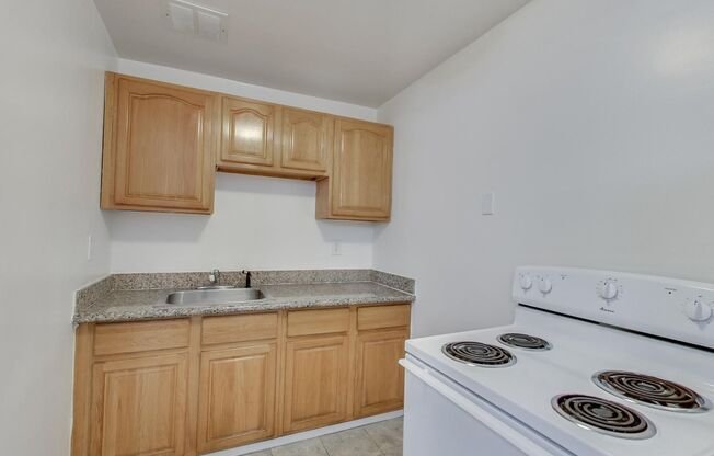 Studio, 1 bath, 300 sqft, $1,300, Unit 3