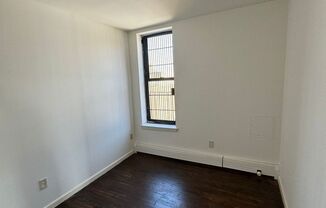 2 beds, 1 bath, $2,900, Unit 5B