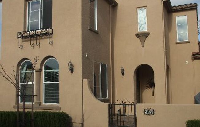San Ramon Gale Ranch Townhouse 3BD with 4th room for office loft!  Community Pool