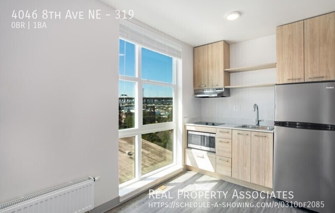 4046 8th Ave NE