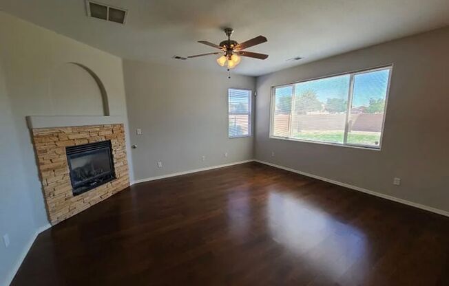 Large 3 BR 3BA Home 2950  sqft plus Loft