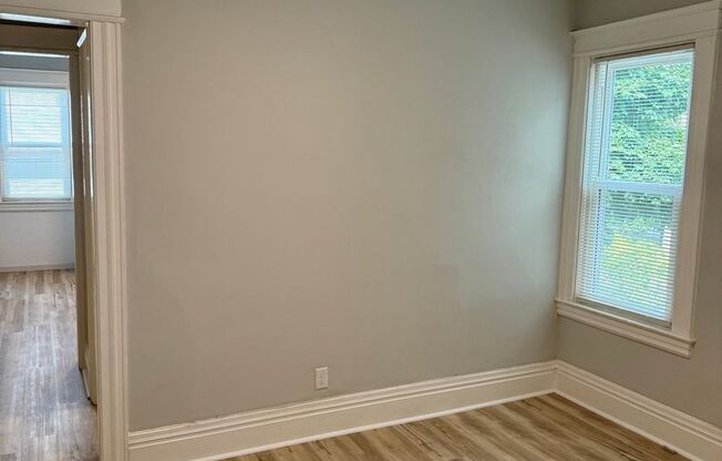 Spacious and remodeled 1 bedroom near the Public Market