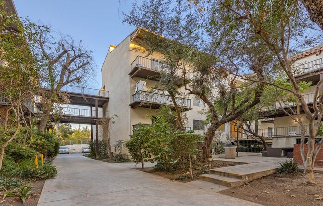 1 Br 1 Ba Condo in Resort Style Complex