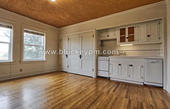 Pearl District Studio Condo in Historic Empress Hotel